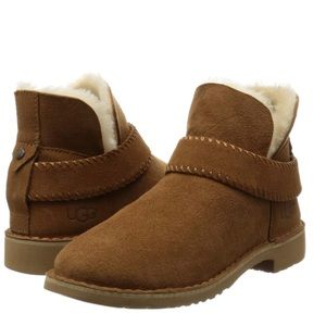 Ugg McKay boots (fit like size 9)